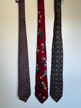 Vintage Men’s Tie Lot 3 Paisley Neckties Van Heusen 417 Cezani IZOD Red Burgundy